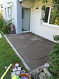 Terrasse mit Travertinplatten