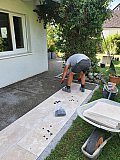 Terrasse mit Travertinplatten